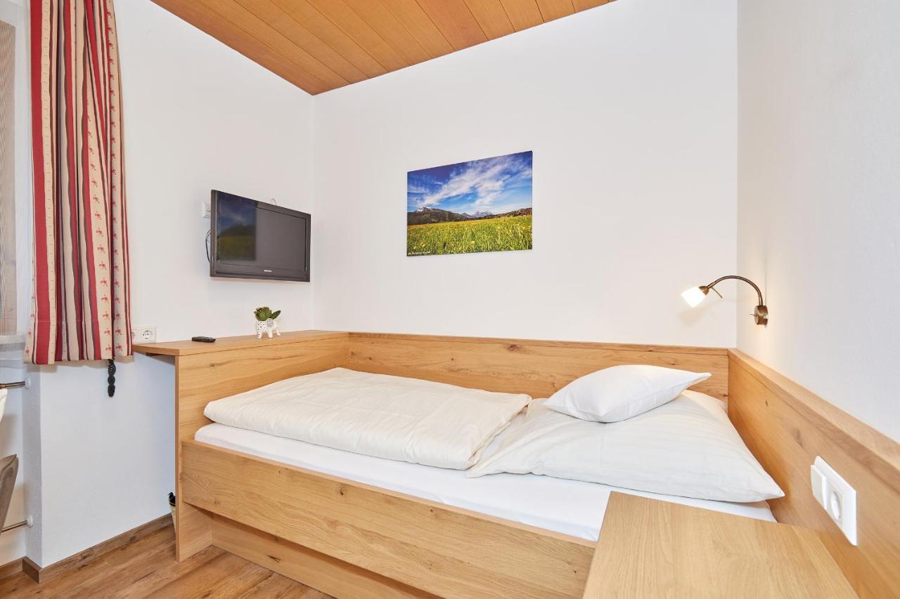 Gaestehaus Flora Reit im Winkl Buitenkant foto